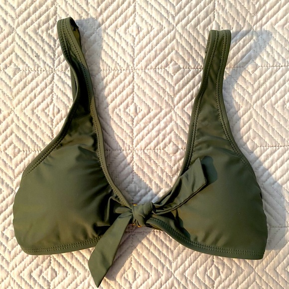 Cyn & Luca Swimsuit Top - Picture 2 of 6